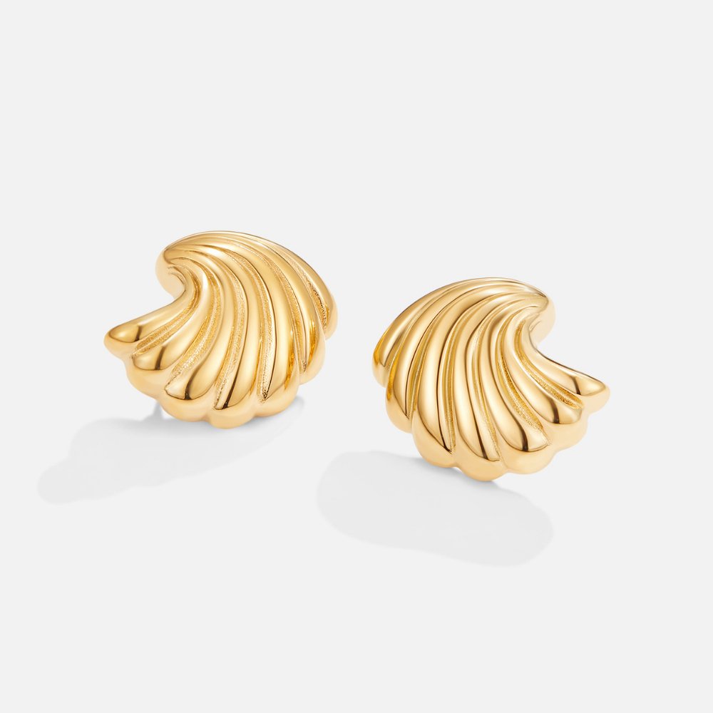 Sophie – Gold Seashell Earrings