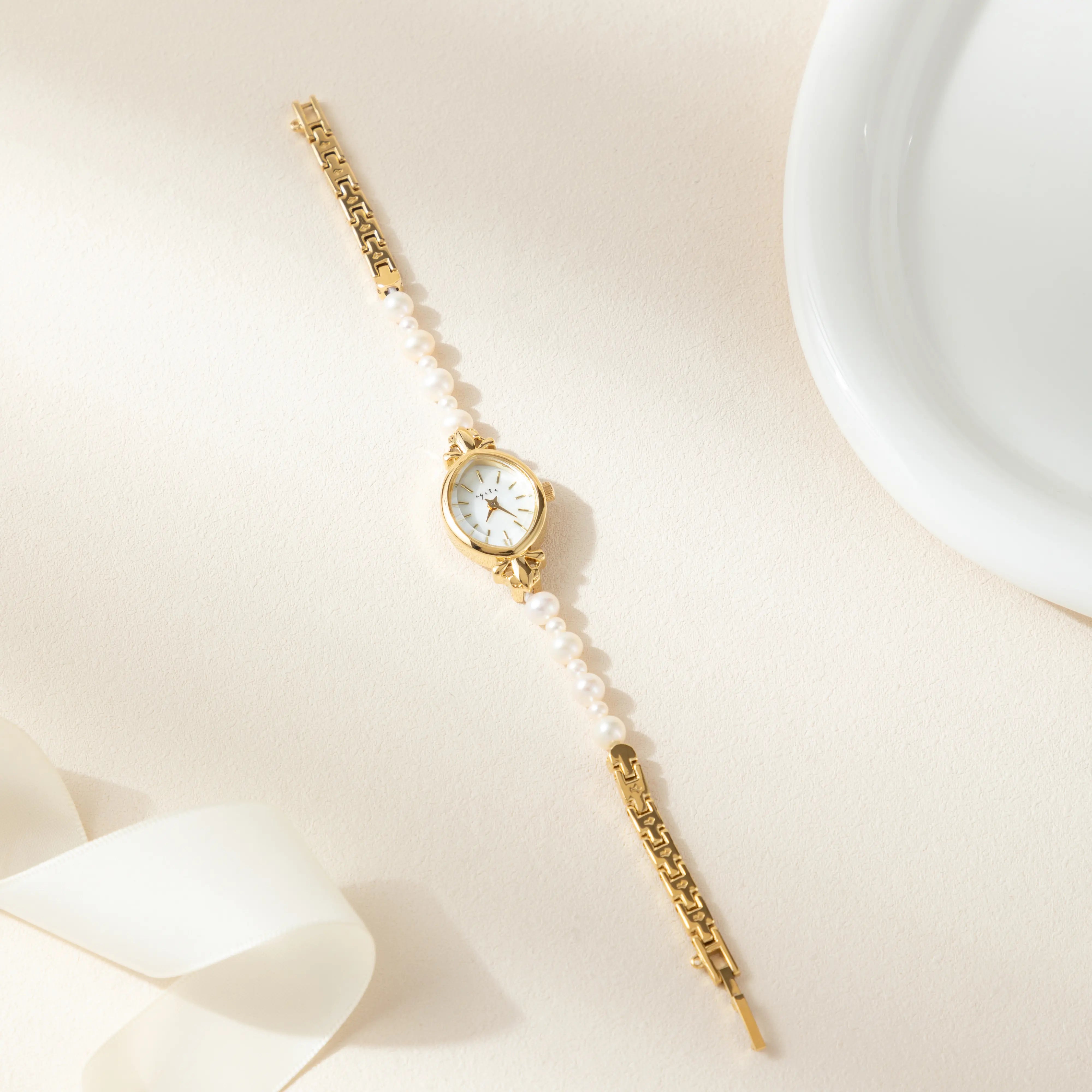 Ana® - Elegant Gold Watch Featuring a Pearl Bracelet – view 4