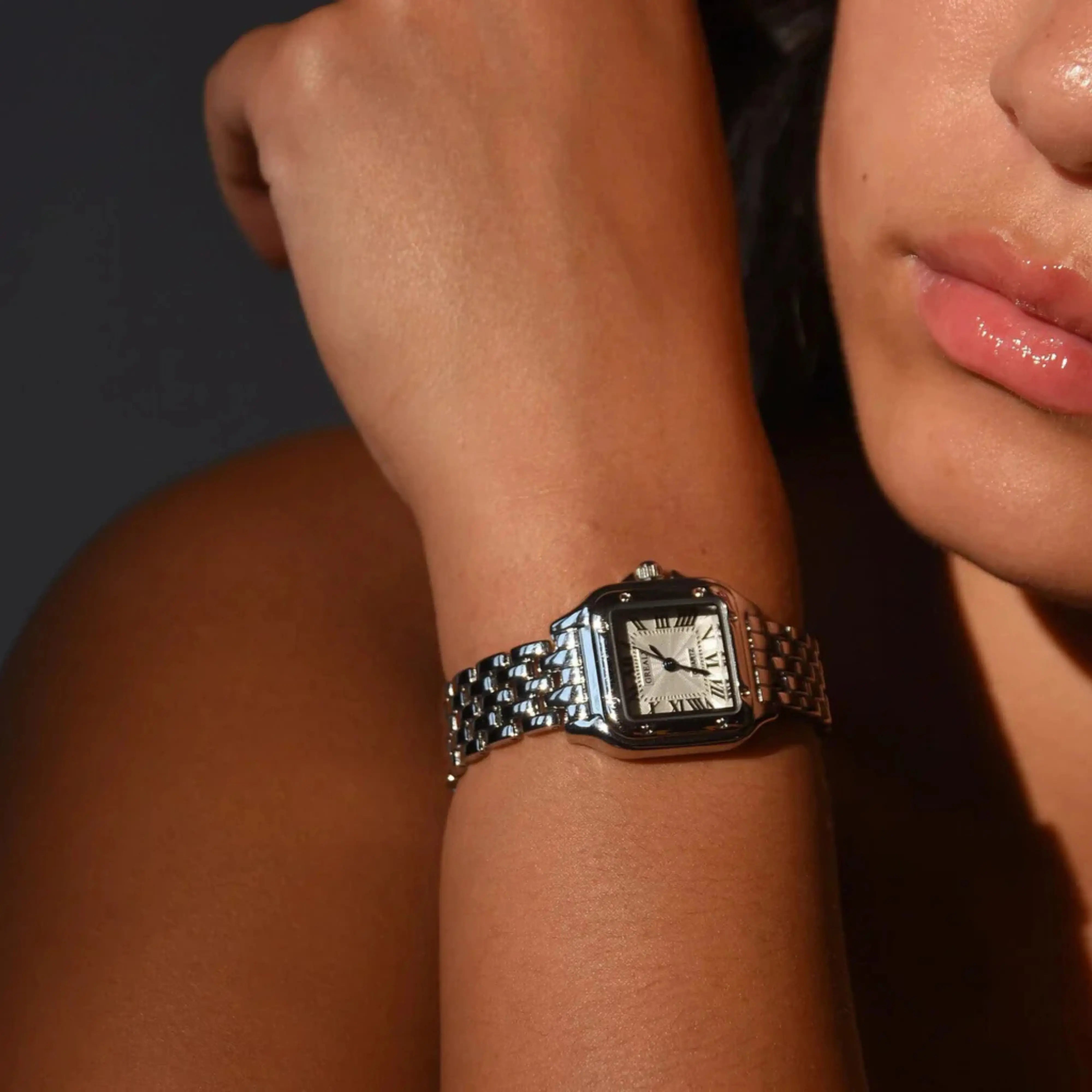 Petra® - Elegant Gold Watch Featuring Roman Numerals – view 4