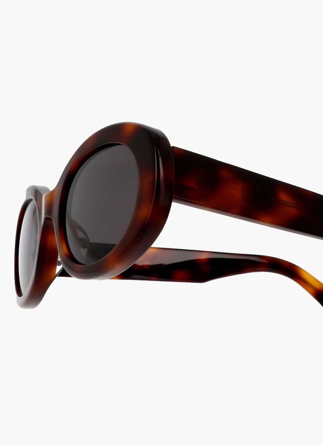 Averi | Chic Sunglasses – view 3