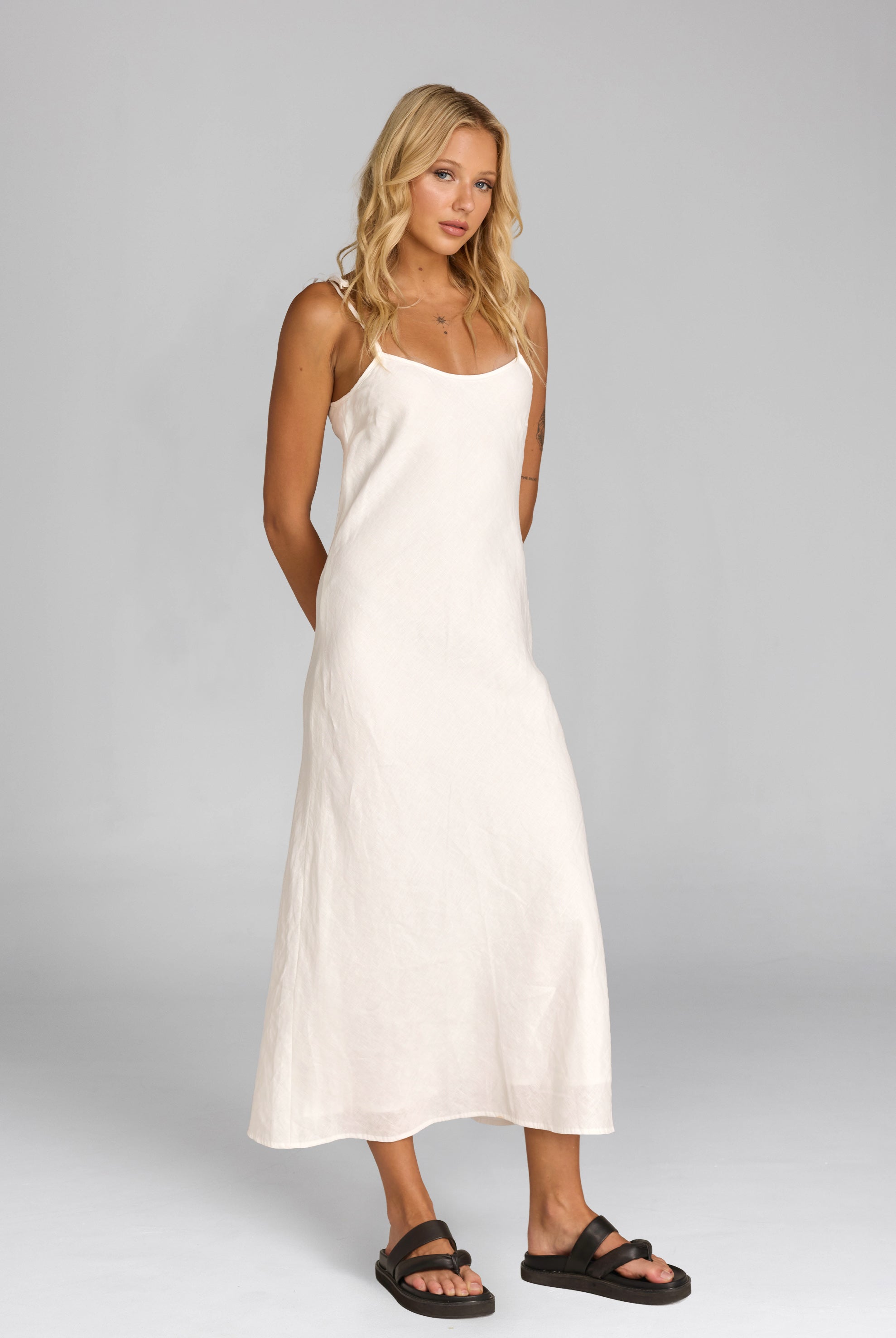 Luk | Elegant Midi Dress – view 3