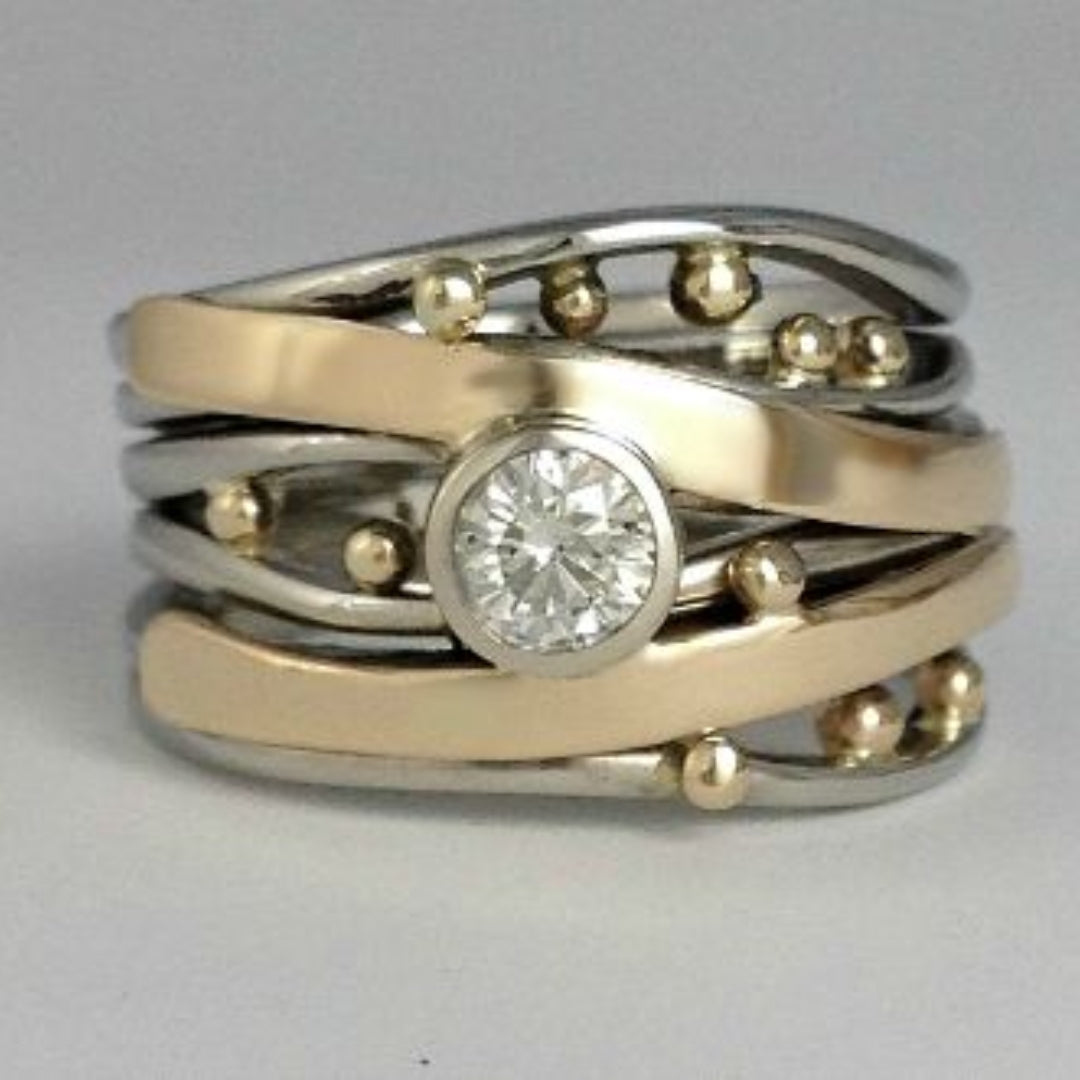 Royal Vintage Gold Ring Adorned with Zirconia – view 2