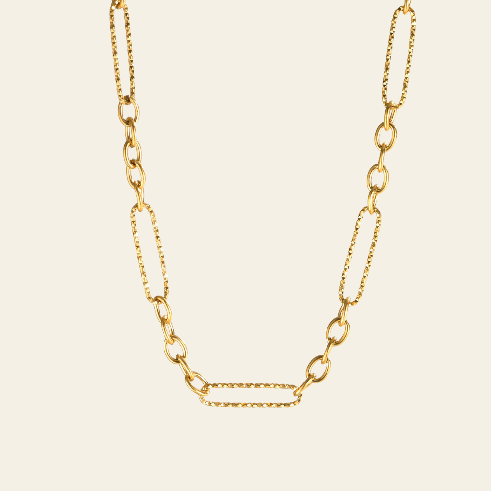 Jeanne – Bold Structured Gold Chain