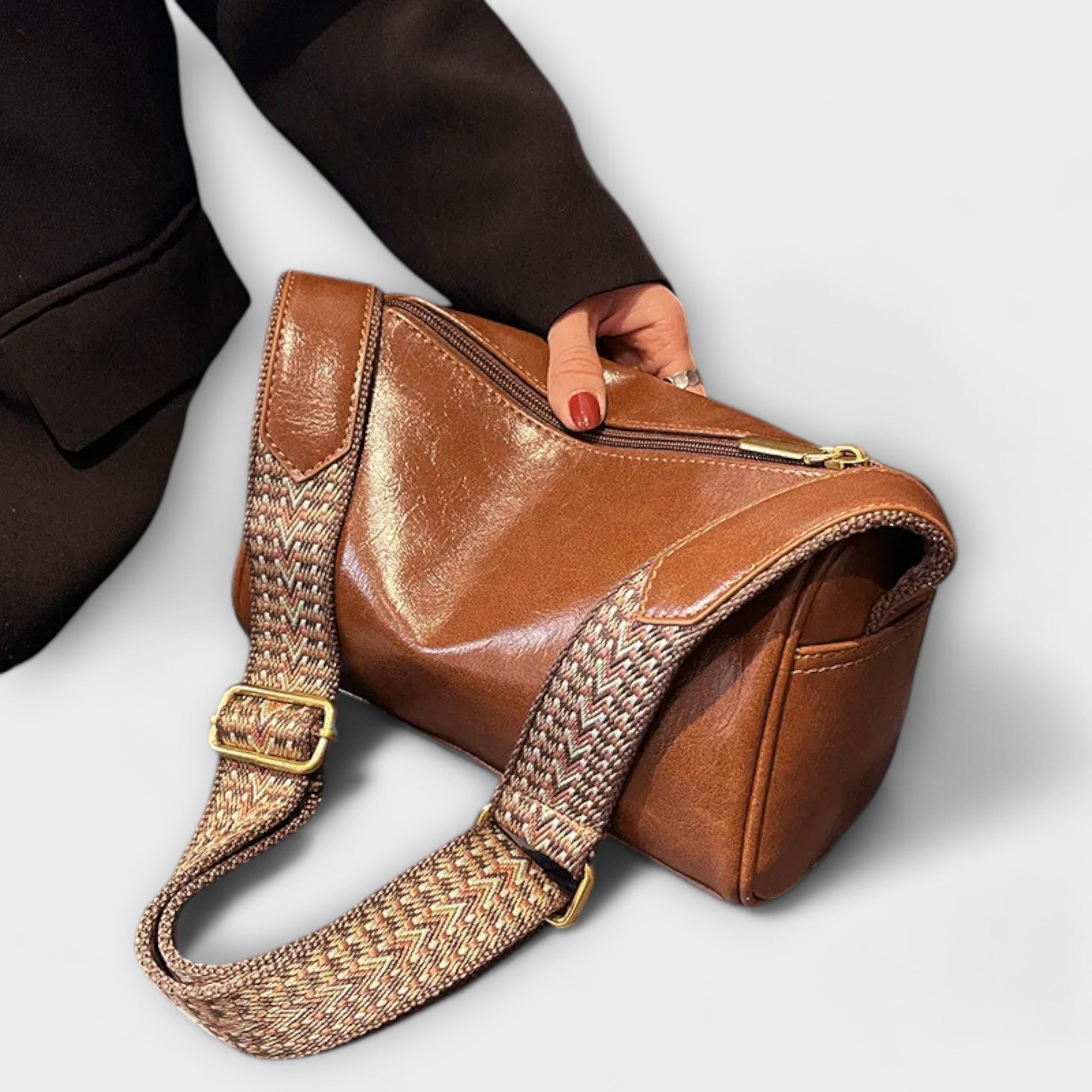 Auriane | Retro-Inspired Shoulder Bag