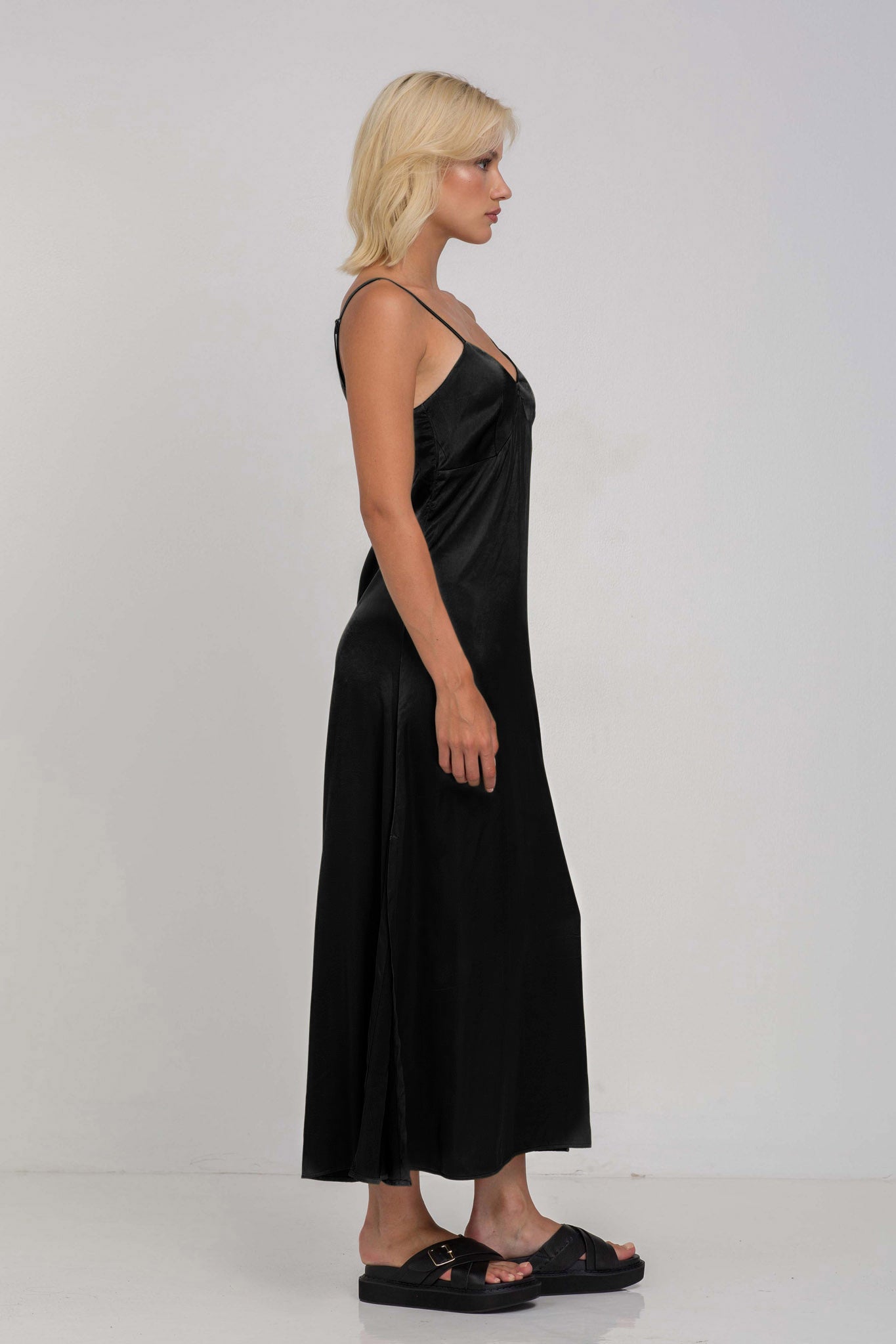 Camy | Elegant Midi Dress – view 3
