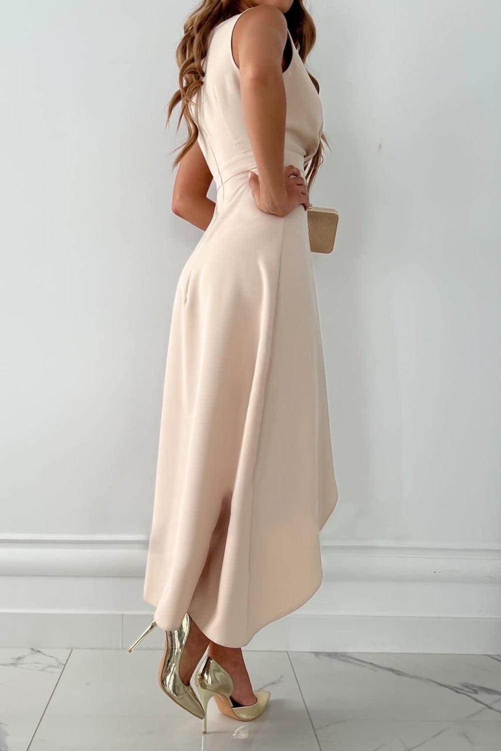 Sophie | Chic V-Neck Midi Dress – view 3