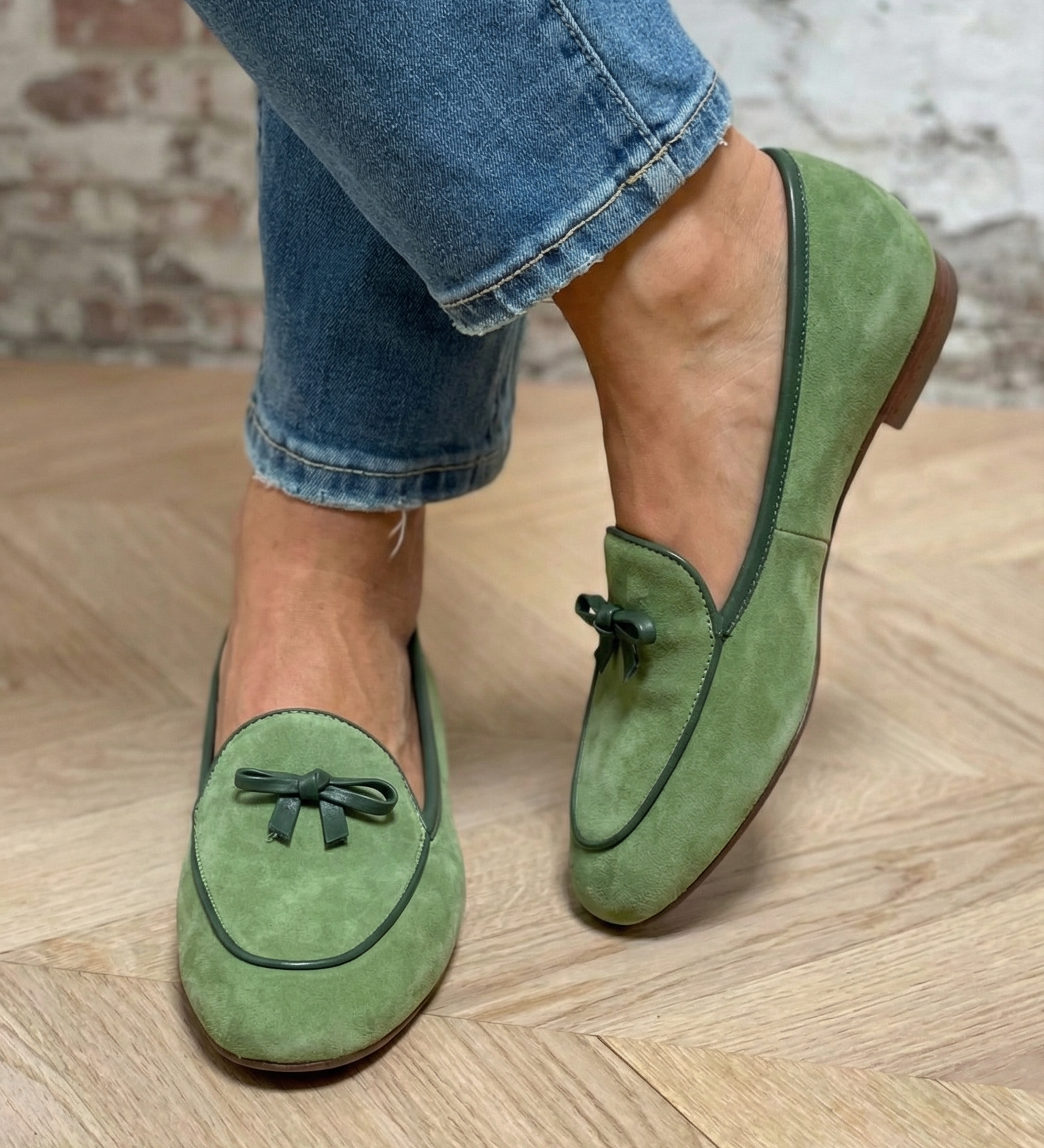 Geneviève - Chic Bow-Embellished Flat Shoes – view 2