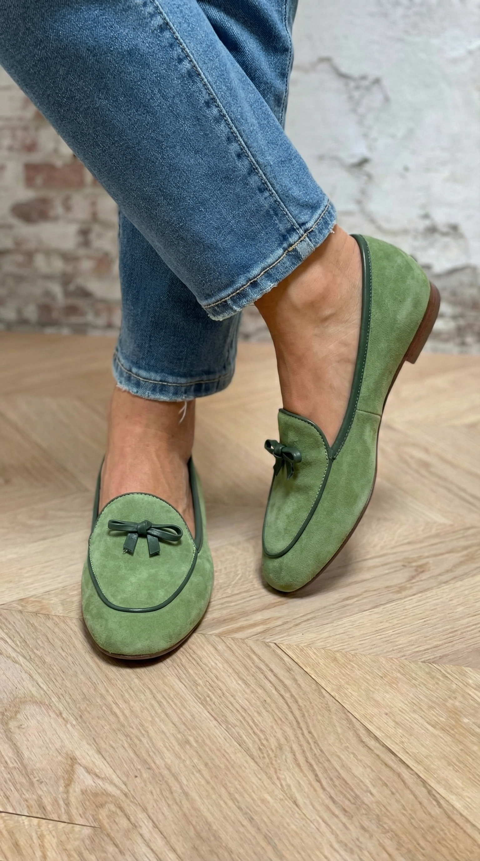 Geneviève - Chic Bow-Embellished Flat Shoes – view 2