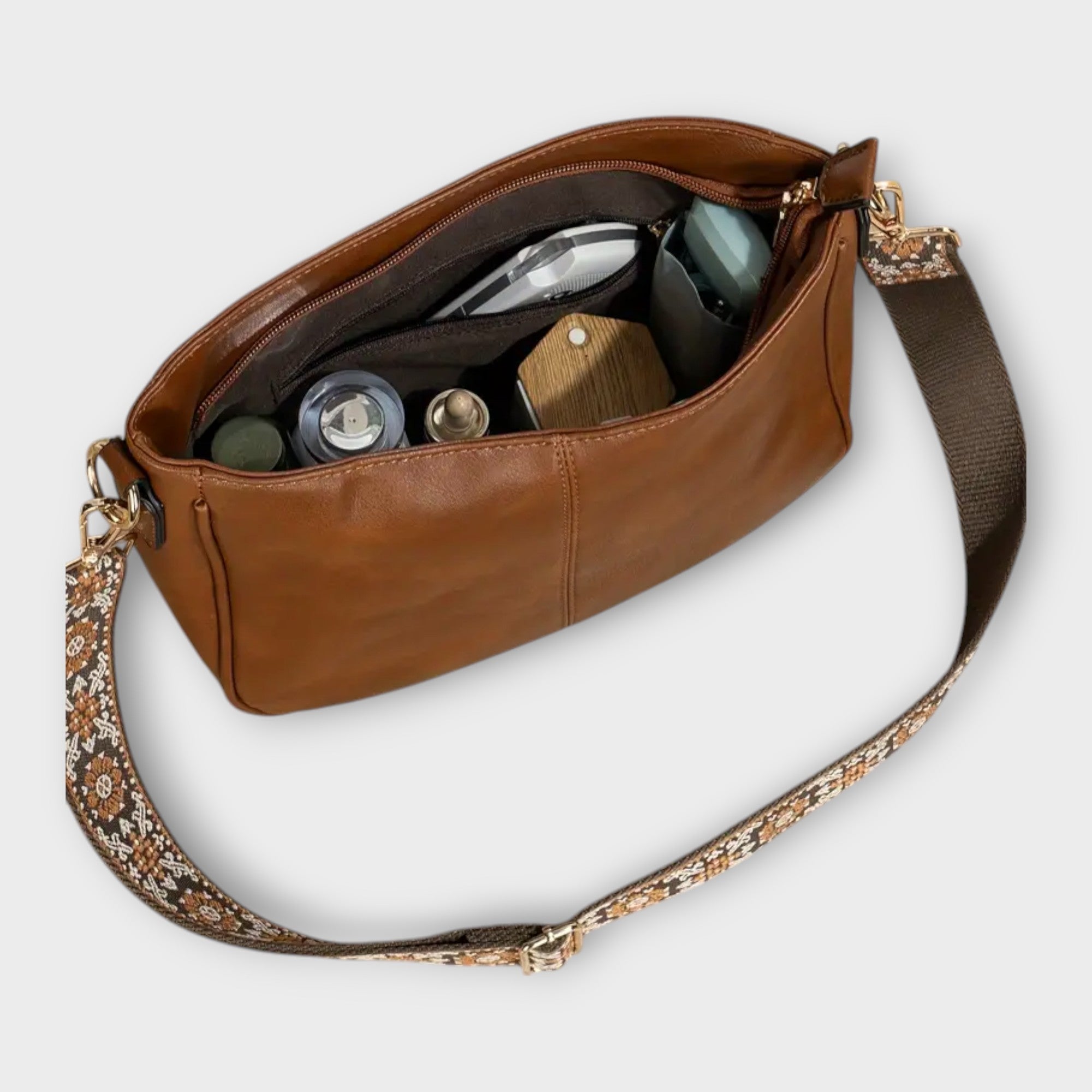 Aveline | Eco-Friendly Vegan Crossbody Bag – view 3