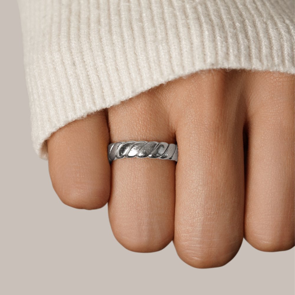 Calira Twisted Infinity Silver Ring – view 2