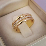 Sarah - Classic Vintage Ring Featuring Embedded Zirconia – view 2