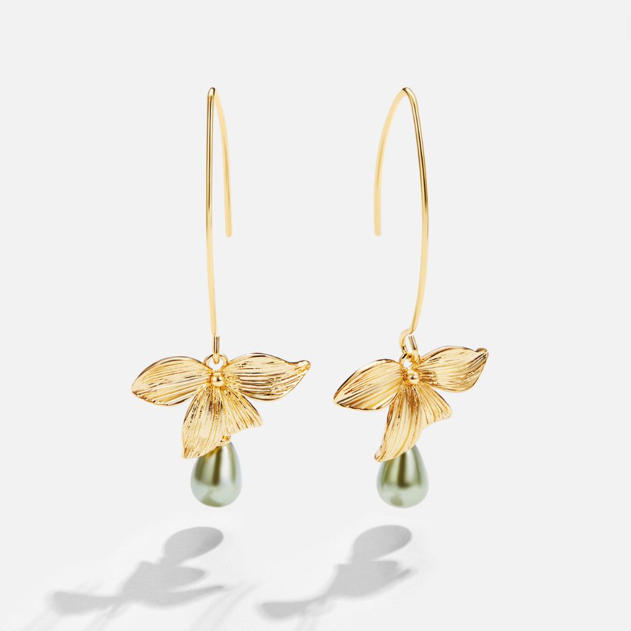 Juliane – Gold Earrings Featuring a Beaded Texture